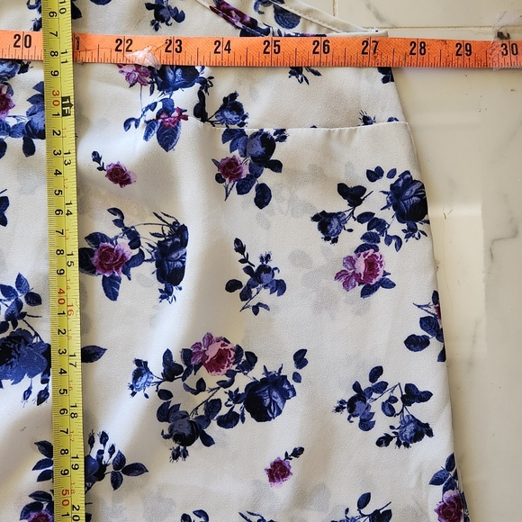 Torrid EUC Size 4 White Blue Floral Lace Trim Flowy Tank Top - Picture 11 of 15